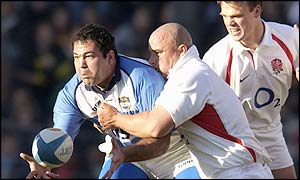 Argentine hooker Federico Mendez is tackled by David Flatman