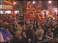 Partidários do "não" comemoram em Paris