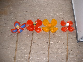 flowers from recycled bottles