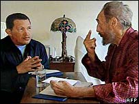 Hugo Chávez (esq.) e Fidel Castro