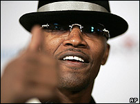 Jamie Foxx, no papel do cantor Ray Charles
