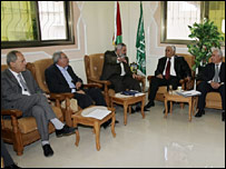 Autoridades do Hamas e outras facções palestinas reunidas para negociações
