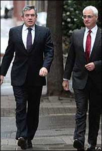 O primeiro-ministro da Grã-Bretanha, Gordon Brown, e o ministro da Fazenda, Alistair Darling