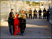 Guantanamo Üssü'nde zanlı ve görevliler