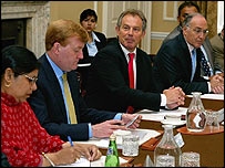 Tony Blair, diğer politikacılar ve Müslüman liderlerle beraber
