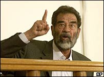 Saddam Hüseyin geçenlerde çıktığı duruşmada