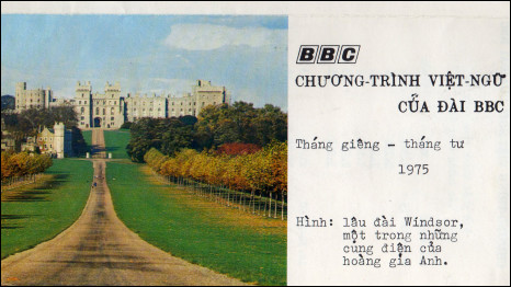 Tờ rơi với các chương trình phát thanh của ban Việt Ngữ năm 1975