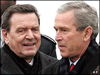 Gerhard Schröder, chanceler da Alemanha, e o presidente americano, George W. Bush
