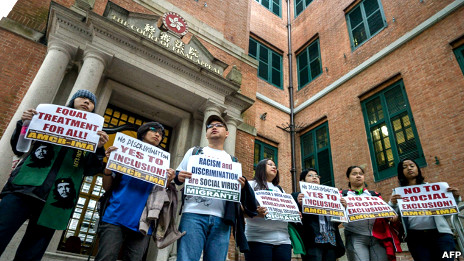香港菲律宾佣工代表在终审法院外示威（26/2/2013）