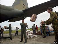 Chegada de ajdua humanitária à Indonésia