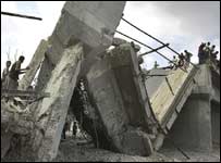 Ponte destruída na Faixa de Gaza