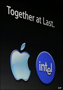 Apple ve Intel'in "Sonunda Buluştular"sloganlı posteri