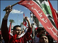 Manifestantes protestam contra a Síria em Beirute