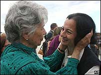 Clara Rojas no reencontro com a mãe