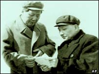 Mao Tse Tung (à esq.) e Deng Xiaoping