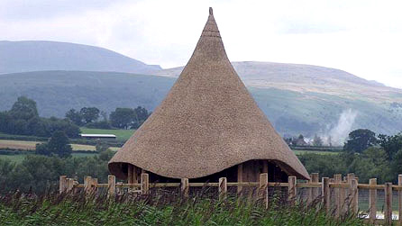 Tŷ crwn 'Celtaidd'