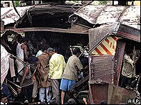 Destroços de trem destruídos em Mumbai