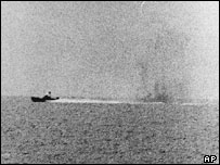 Ảnh AP chụp chiến hạm USS Maddox