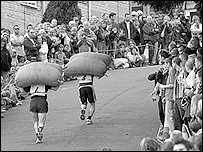 Tetbury Woolsack Races in 2006, taken by Bruce Cairns