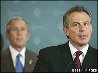 Tony Blair (dir.) e George W. Bush