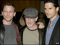 Daniel Craig (esq.), Steven Spielberg e Eric Bana