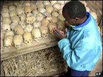 Crânios de vítimas do genocídio em Ruanda