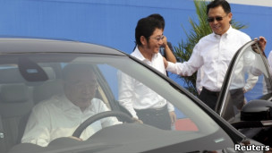 重慶市長黃奇帆視察重慶福特汽車製造廠(27/08/2012,資料照片)