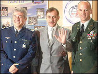 Pontes, Pavel Vinogradov e Jeffrey Williams durante entrevista coletiva