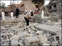 Destroços de um bombardeio recente americano em Falluja