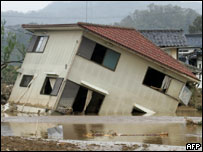 casa inundada pelo tufão