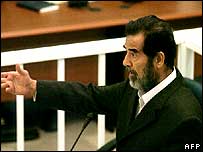 Saddam Hüseyin Mahkemede
