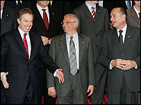 Decisão européia teria atendido à França de Chirac (à direita)